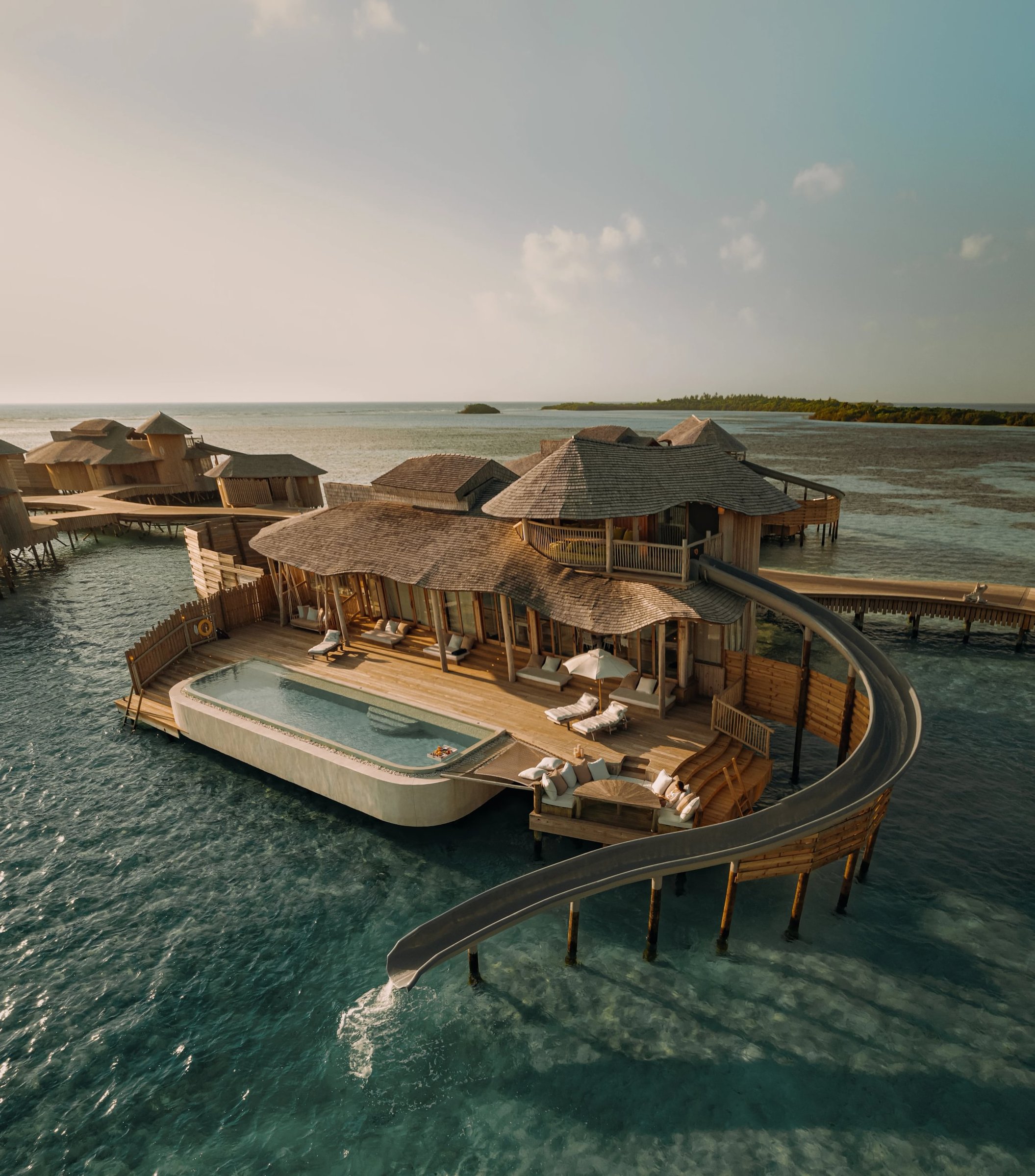 Villa overwater com piscina e toboágua no Soneva Jani